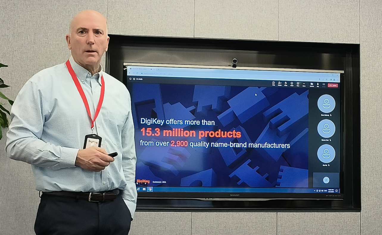 �뵼�����ڴ��׷����ڼ���������ͷ��ʾ���������ؾ��볤β�ͻ�ս��