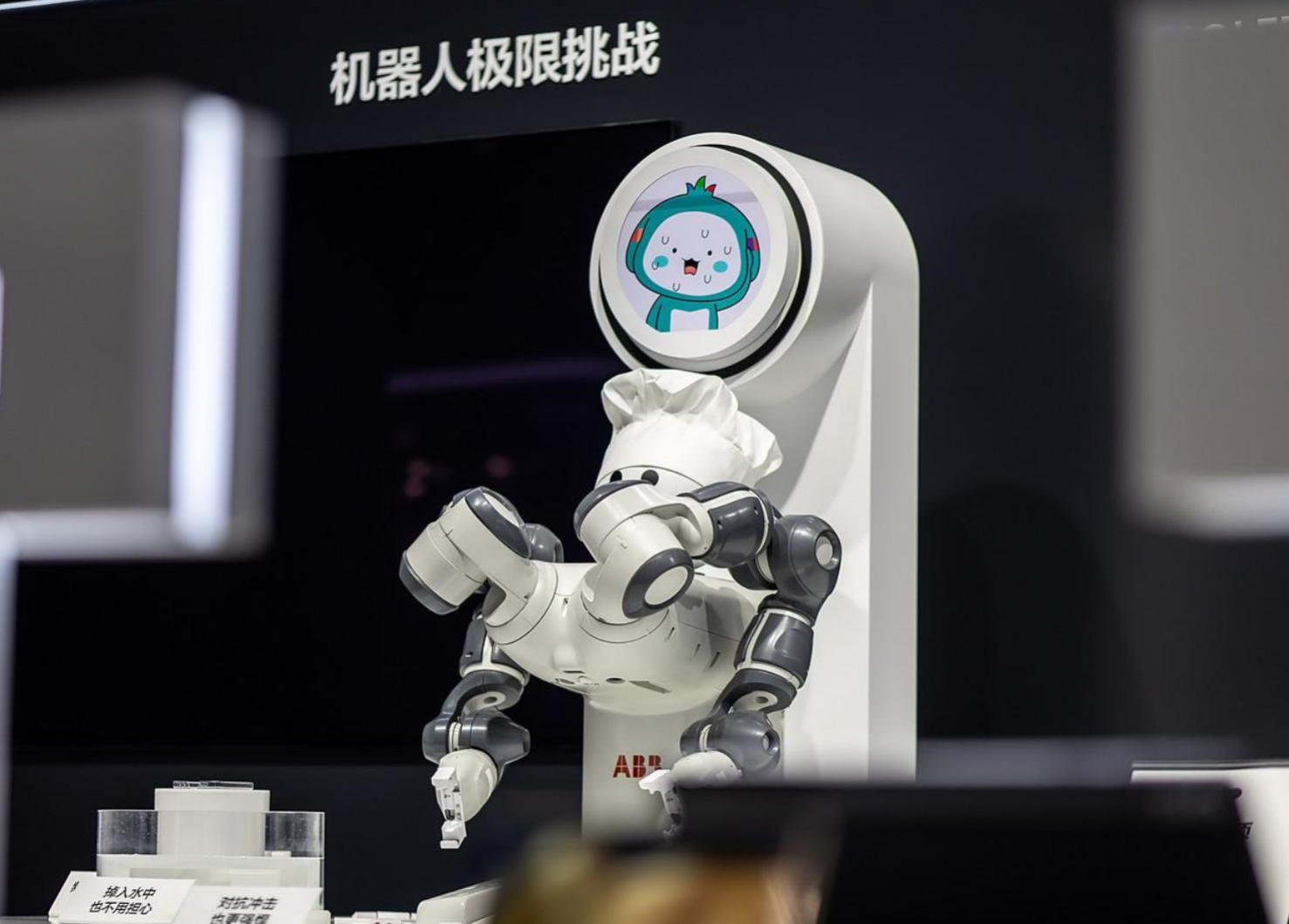 ����ЯȫϵAI��Ʒ������߽�����ᣬ͸��MicroLED���˰뵼������ע