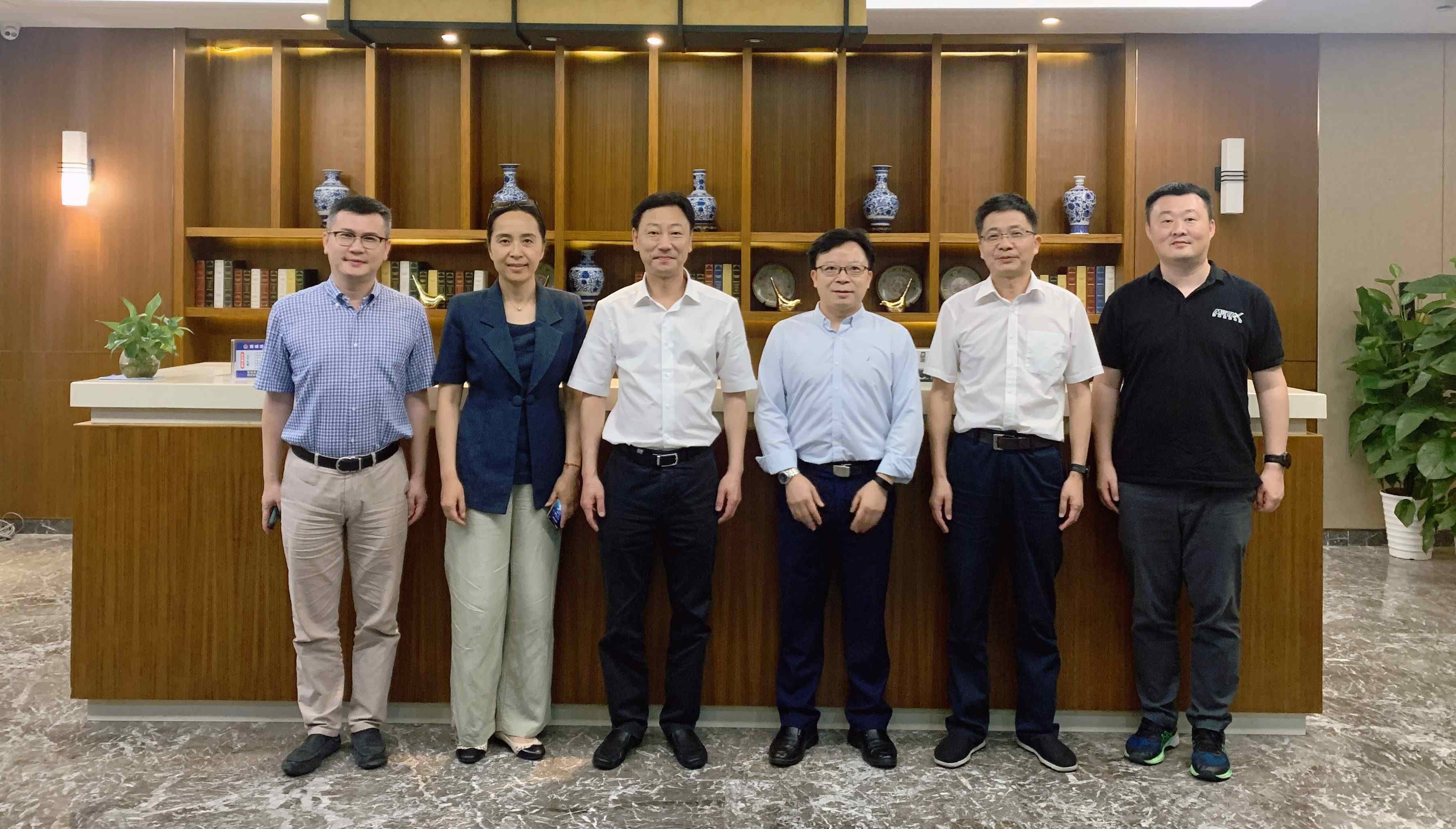 ���ݼ��뼯�ɵ�·��ҵ��̬�������̸�����GPU��չ��·��