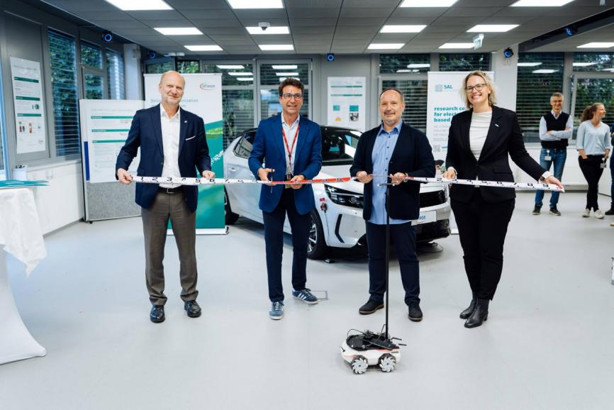 Ӣ�����ڰµ�������������Ӧ��ʵ���ң�����UWB�������������������������